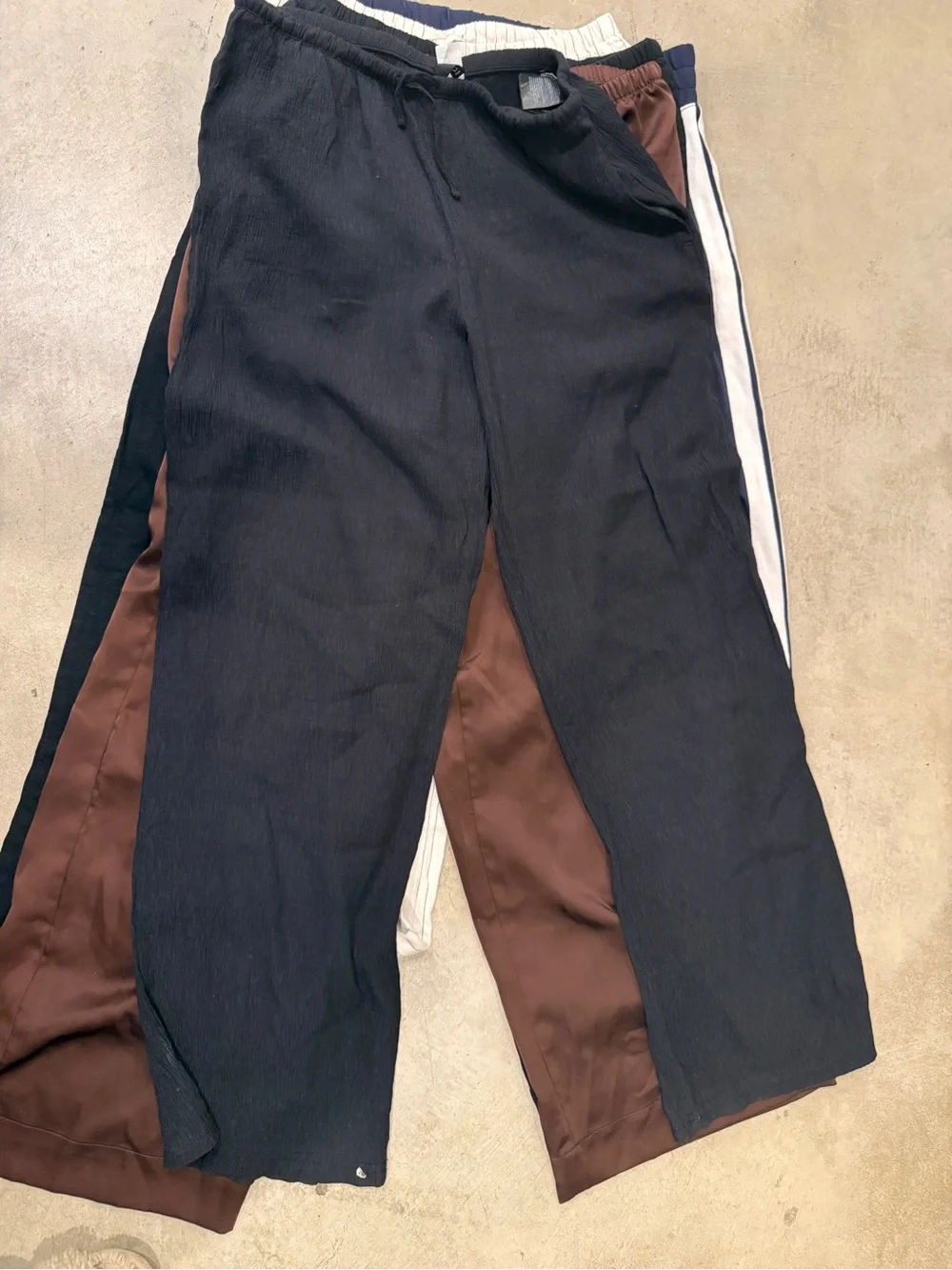 Bunch of Sweatpants sizes random S-M inquire $20per each